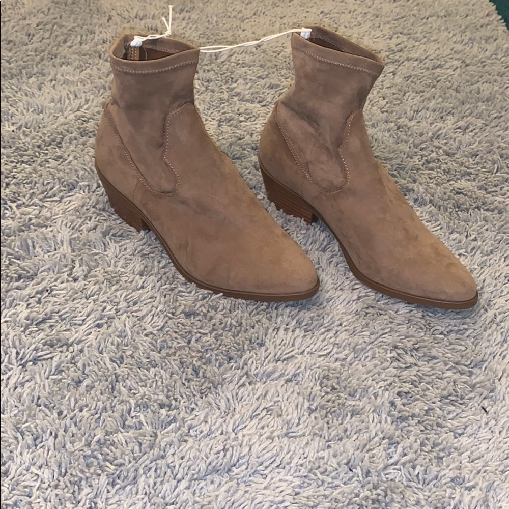 Universal Thread Booties - Picture 2 of 3